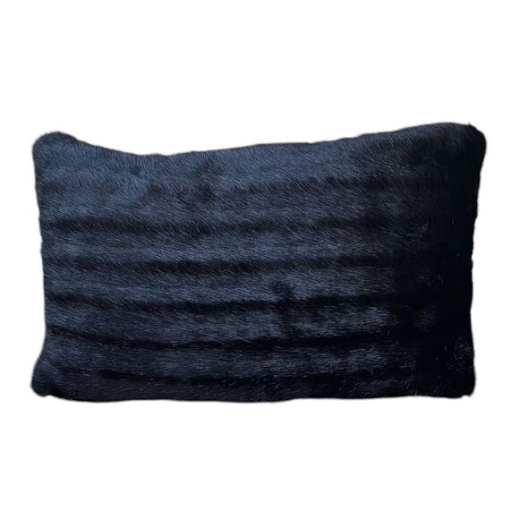 NWOT New Aviva Black Faux Fur Textured Luxury Accent Decorative Pillow - Picture 1 of 3